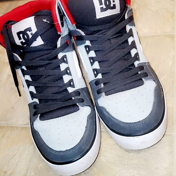 DC shoes size 12 red Grey and dark Grey clours - Picture 3 of 4
